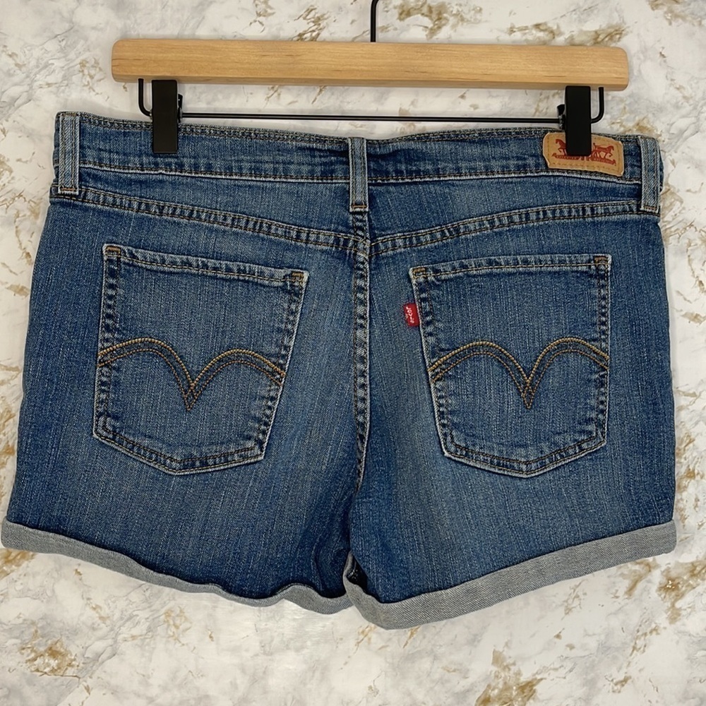 Levi’s Roll Up Shorts l SIZE 29 - Picture 2 of 11